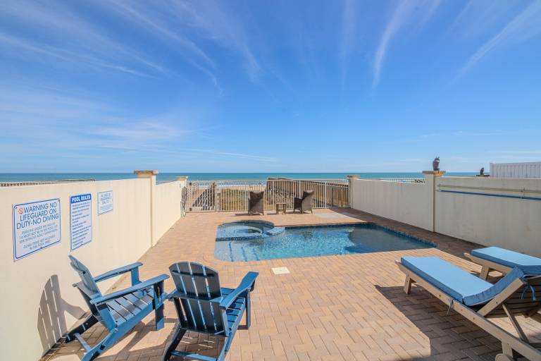 Vacation home with yard & private pool — photo 2