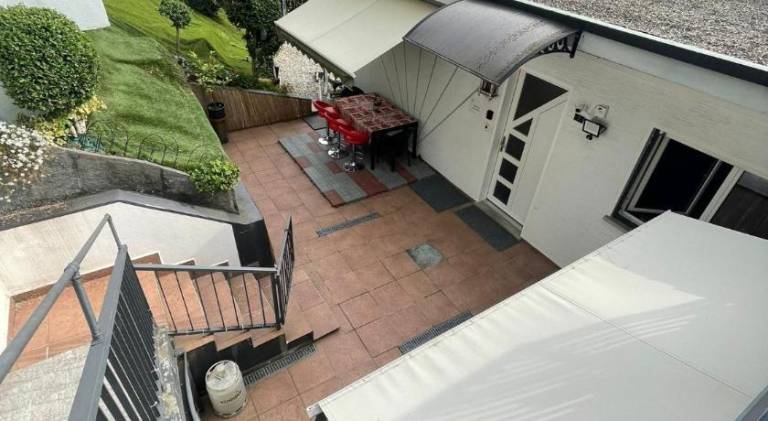 Holiday apartment with patio & yard — photo 3