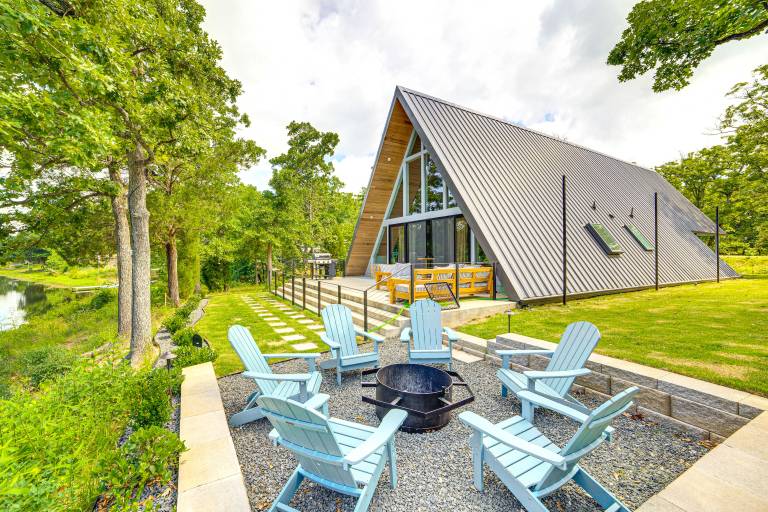 A Frame Cabin w Deck Near Cedar Creek Lake