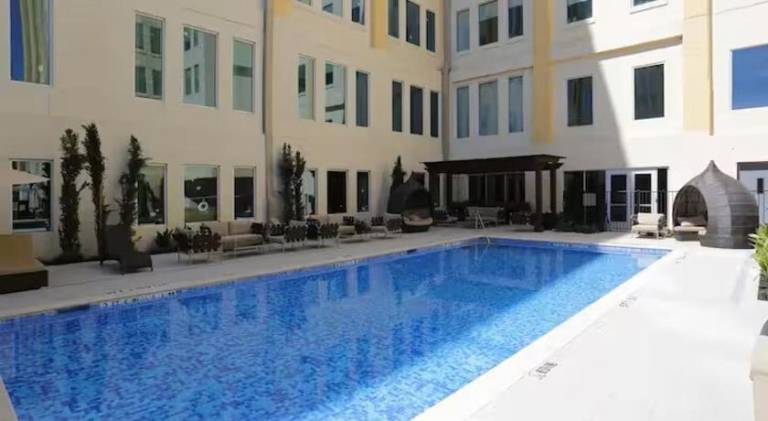 Holiday apartment with pool | Next to Pioneer Park — photo 4