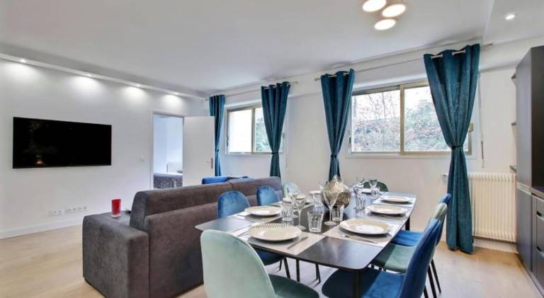 TROCADERO/ EIFFEL TOWER - 3 Bedrooms- All New! — photo 3