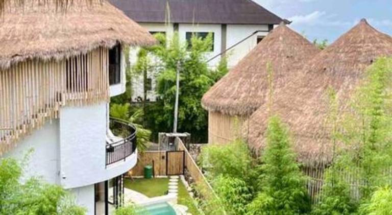 Villa with pool — photo 4