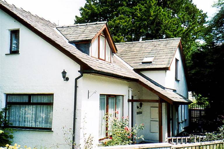 Family-oriented charming cottage with yard | Pets are welcome — photo 2