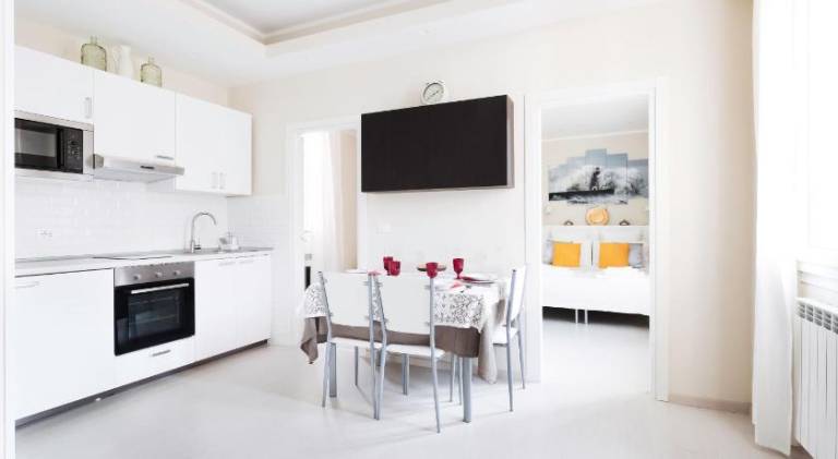 Holiday apartment | Close to Two Towers — photo 3