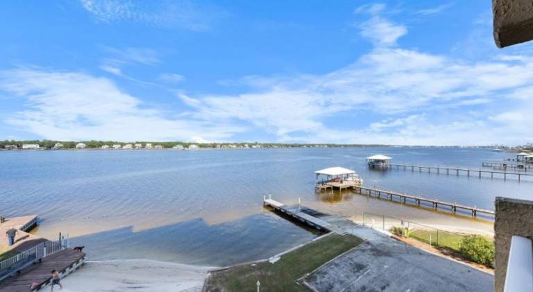 Holiday apartment with pool | Beach nearby | Pet-friendly in Gulf Shores, AL