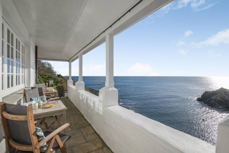 Fully equipped cottage with yard & patio | Water view | Pets are welcome — photo 2
