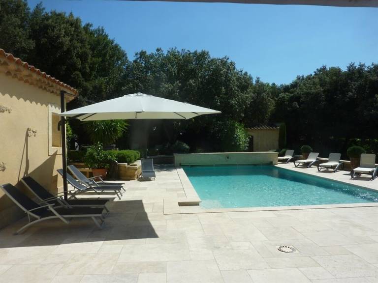Vacation home with garden, private pool & barbecue | River view — photo 4