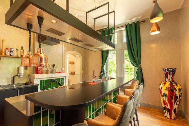 Villa with hot tub, yard & barbeque | Nature view — photo 4