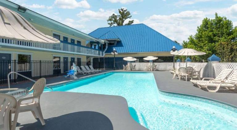 Days Inn by Wyndham Savannah Airport — photo 4