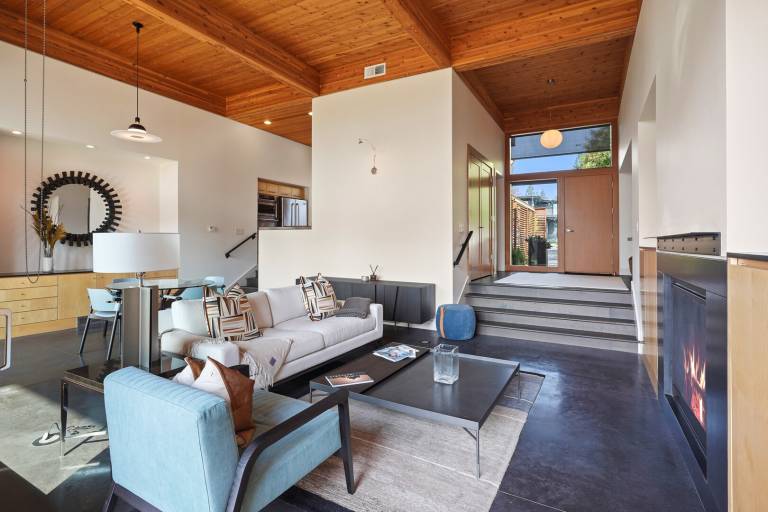 Fully equipped spacious house with patio | Dogs allowed — photo 2