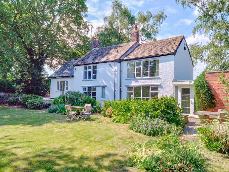 Cottage with garden | River view in Derby