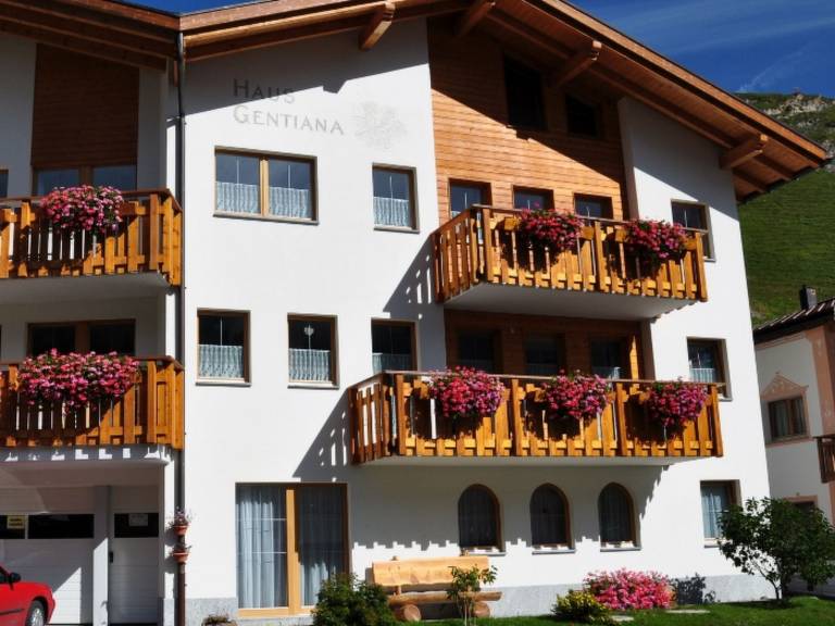 Rental apartment with terrace & BBQ in Samnaun