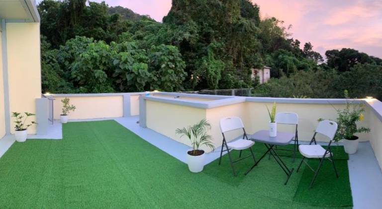 Lodge with BBQ, terrace & garden — photo 3