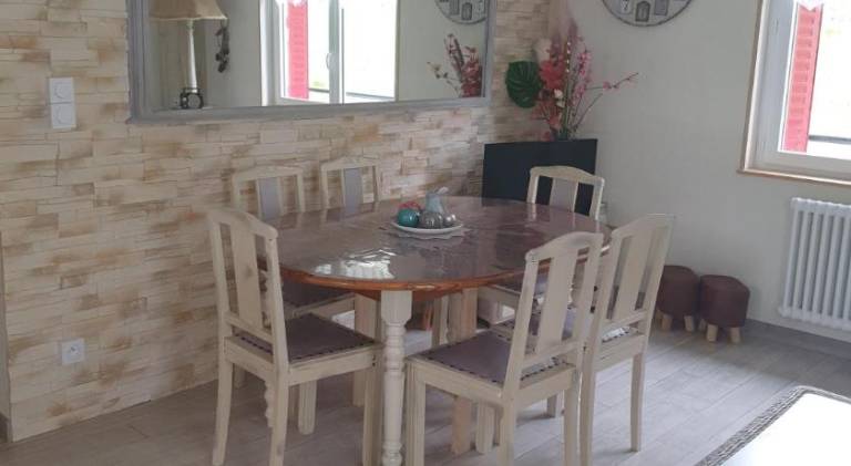 Apartment with yard, terrace & barbeque — photo 3