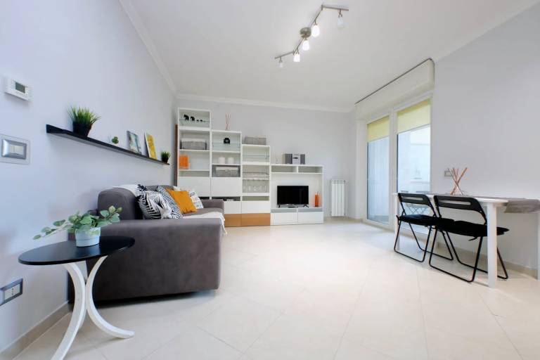 Rental apartment with patio — photo 3