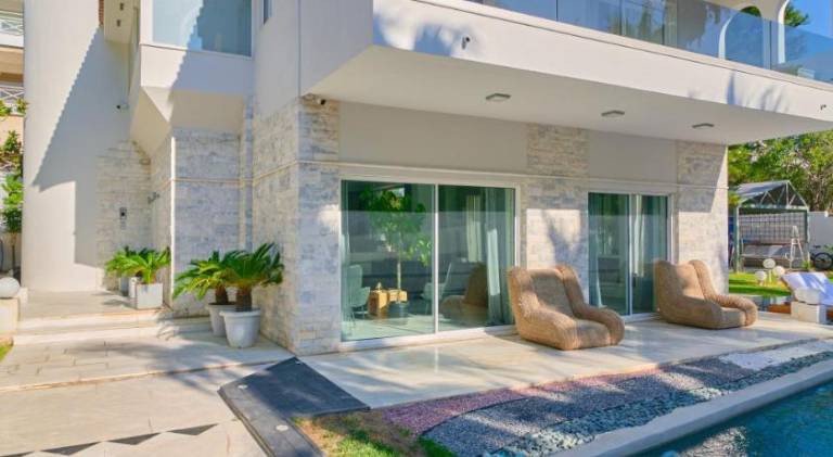 Luxury Villa with Pool, BBQ & Garden in Vouliagmeni — photo 3