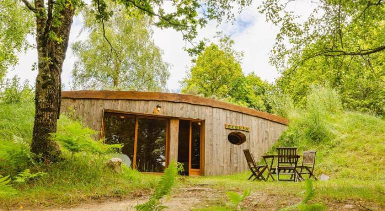 Lodge with terrace & yard — photo 2