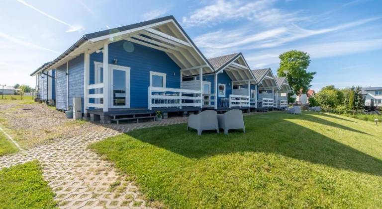 Vacation home with terrace, grill & yard in Ustronie Morskie