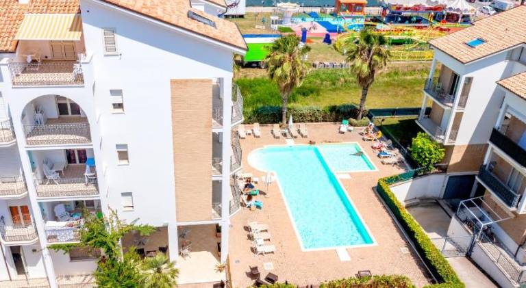Beautiful serviced apartment with pool | Next to the beach | Pets allowed in Tortoreto