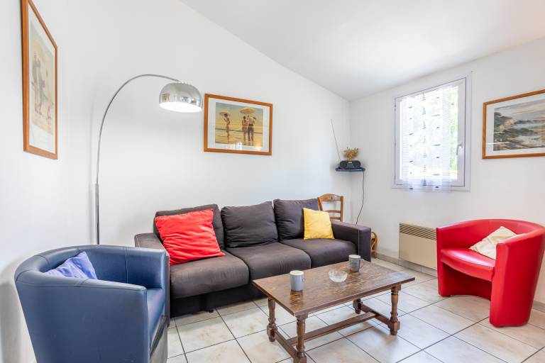 Holiday Home in Saint-Denis d'Oléron – Peaceful Haven with Enclosed Garden, Steps from the Sea — photo 2