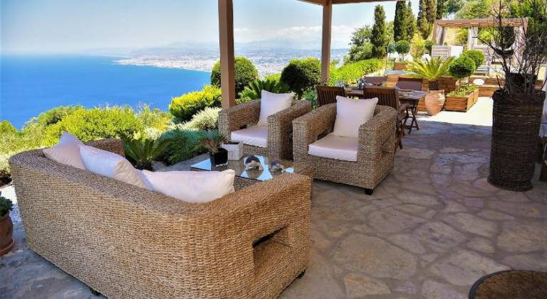 Fully equipped villa with private pool, barbecue & hot tub | Perfect for remote work | Dogs allowed — photo 3