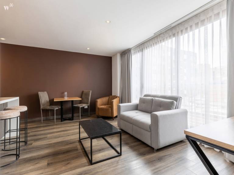 w Stylish 2BR in Luxury Building in Chico