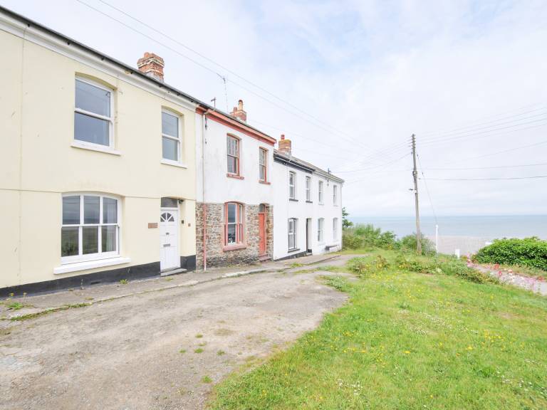 Cottage with yard & terrace | Beach view in Bideford