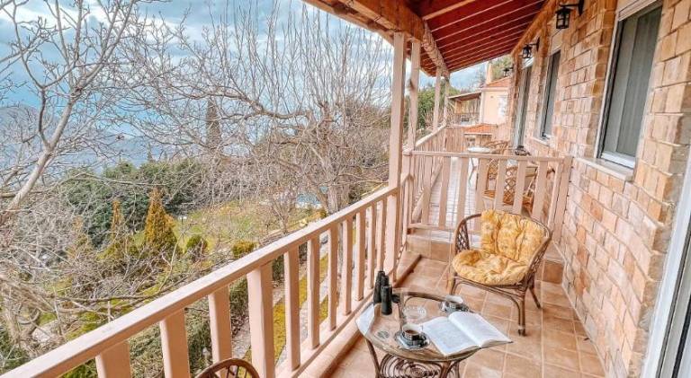 Holiday apartment with private pool, garden & terrace — photo 4
