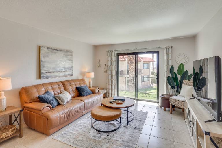 < 2 Mi to London Bridge: Chic Condo w/ Pool Access — photo 4