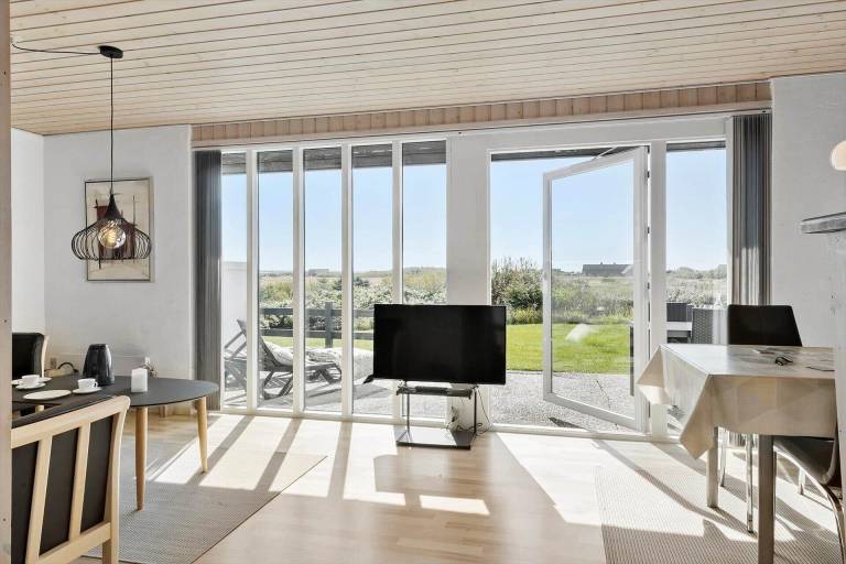 House with barbeque & patio | Lake view — photo 4