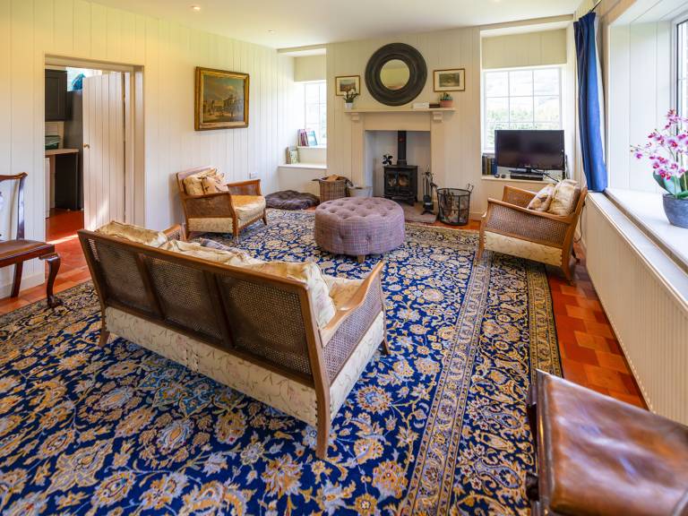 Family-oriented cottage with yard | River view | Pets are welcome — photo 2