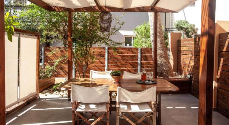 Apartment with barbeque & patio — photo 5