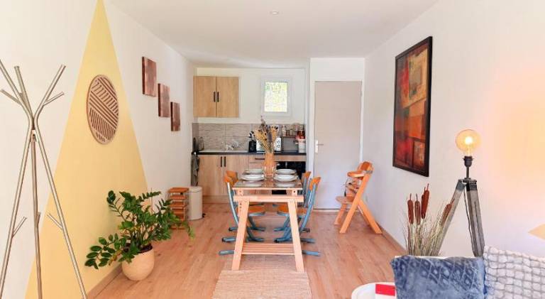 Apartment with pool — photo 3
