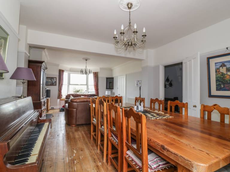 Family-oriented cottage with hot tub & garden | Beach view | Next to the beach | Pets allowed — photo 5