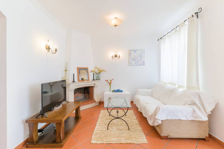 House with barbeque & patio | City view in Beja