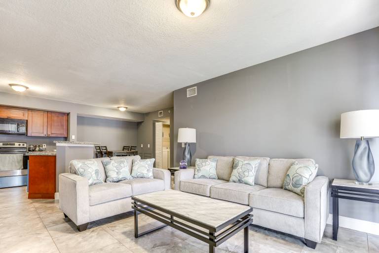 8 Mi to Ocean Condo w Pool in West Palm Beach