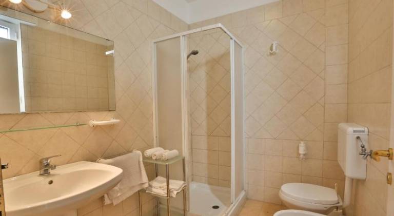 Rental apartment with 2 rooms for 6 persons — photo 2