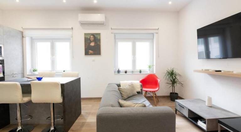 Fully equipped charming apartment | Good for workation | Pets are welcome in Glyfada