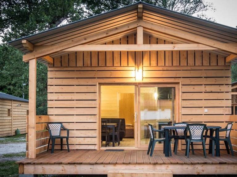 Chalet with patio | Pets are welcome — photo 4
