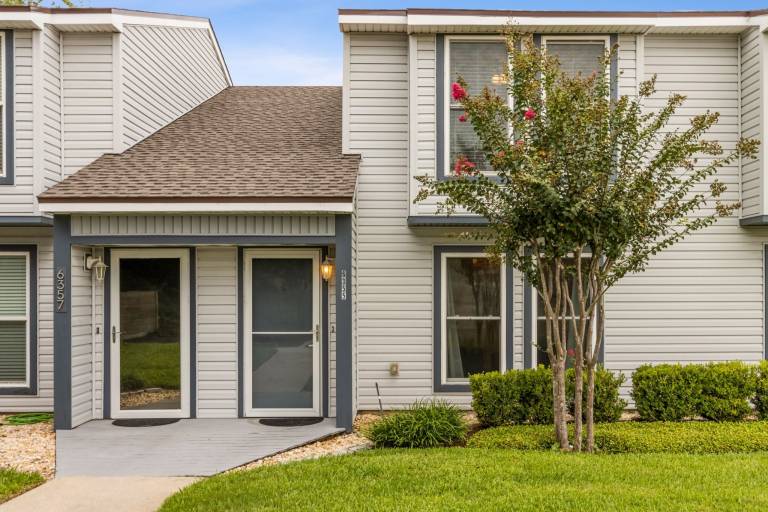 Condo with pool | Dogs allowed — photo 2