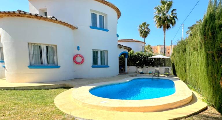 Villa with yard, barbeque & private pool in Denia