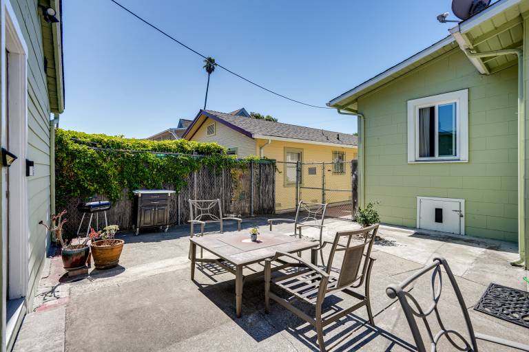 5 Mi to Dtwn Oakland Studio w Shared Patio