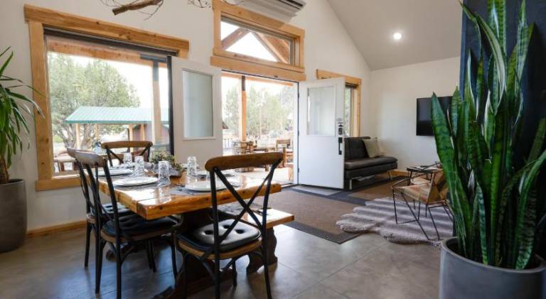 Vacation home with BBQ, jacuzzi & garden | Perfect for remote work — photo 5
