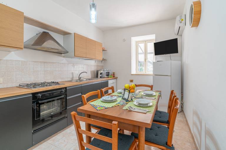 Apartment 'Casa Gardenia Seafront for 6' with Sea View, Wi-Fi and Air Conditioning — photo 5