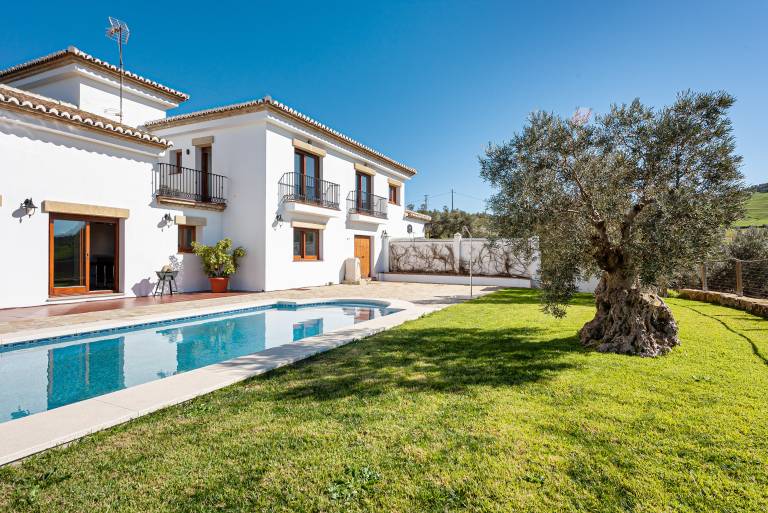 Child-friendly house with yard, terrace & private pool | Mountain view | Suitable for remote work | Pets are welcome — photo 3