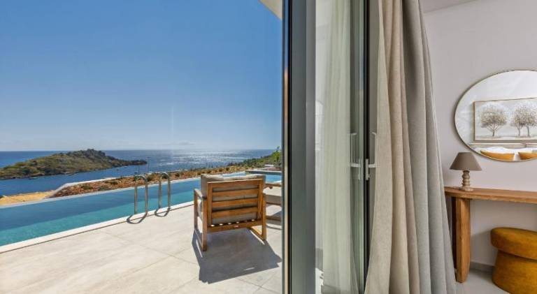 Villa with pool — photo 2