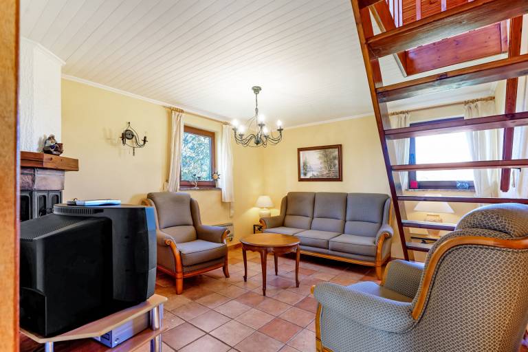 Pleasant vacation home with yard | Nature view | Pets allowed — photo 2