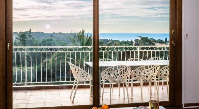 Fully equipped beautiful villa with yard, terrace & pool | Pet-friendly — photo 2