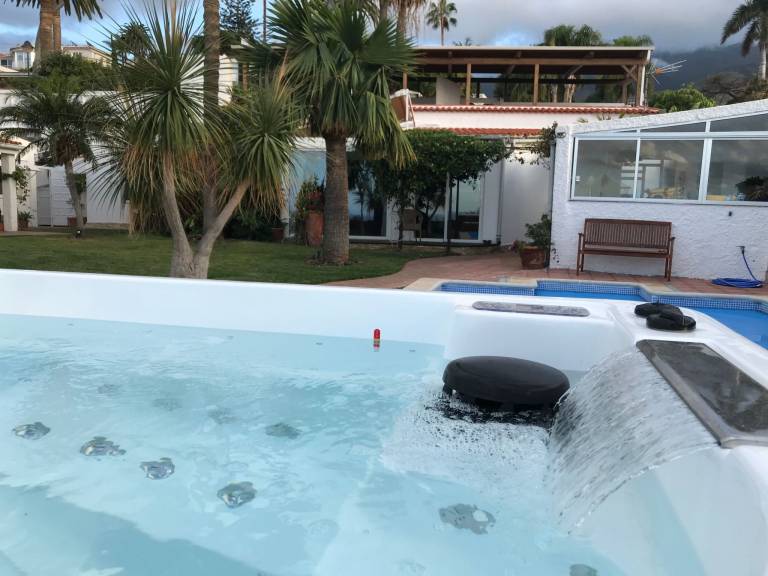 Fully equipped house with hot tub, yard & BBQ | Pets are welcome — photo 4