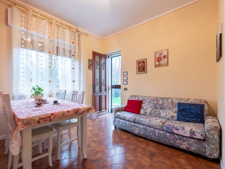 Rental apartment with terrace & garden — photo 4